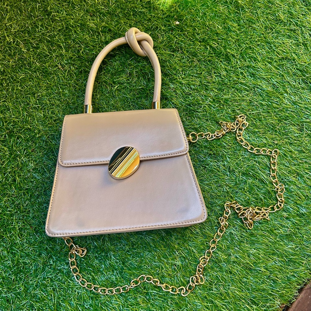Elegant Nude Handbag with Gold Chain
